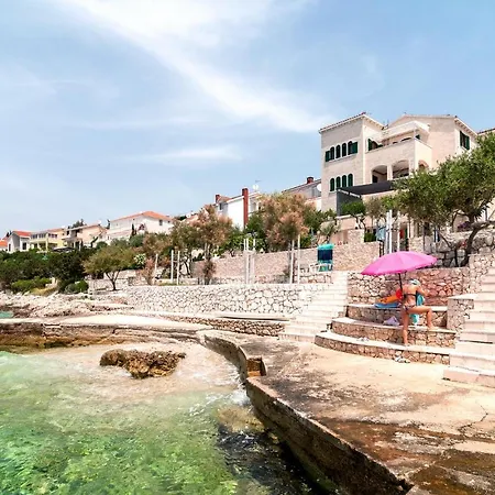 1 Bedroom Awesome In Okrug Donji * Donji Okrug