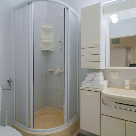 1 Bedroom Awesome In Okrug Donji * Donji Okrug