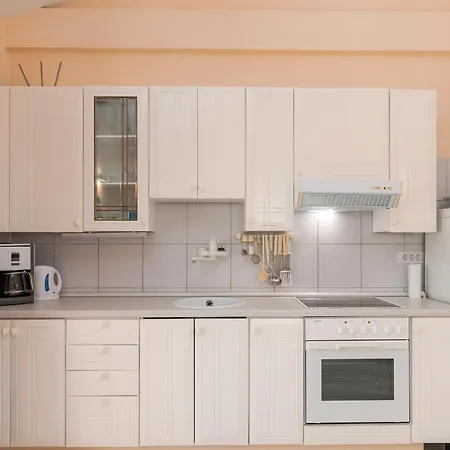 Apartamento 1 Bedroom Awesome In Okrug Donji *