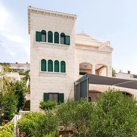 Apartamento 1 Bedroom Awesome In Okrug Donji Donji Okrug